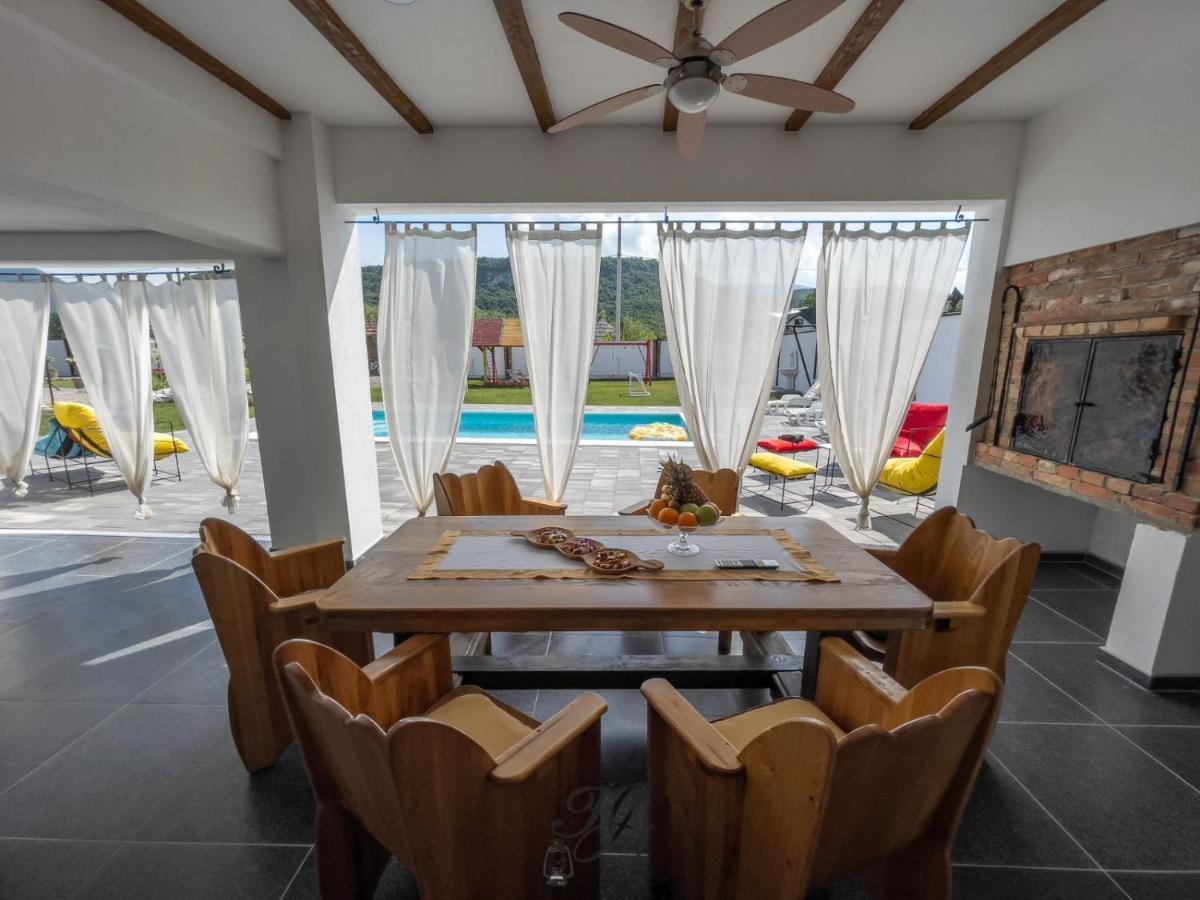 Family Estate Hadzalova Avlija Villa Bihać Dış mekan fotoğraf