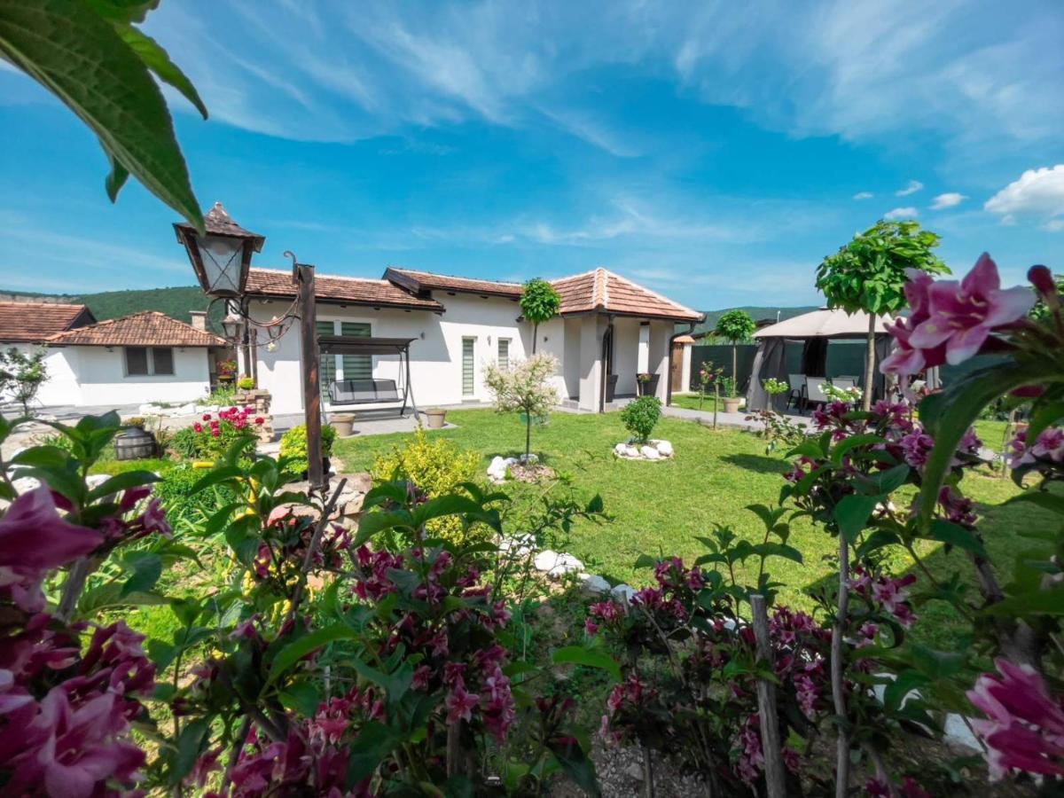 Family Estate Hadzalova Avlija Villa Bihać Dış mekan fotoğraf